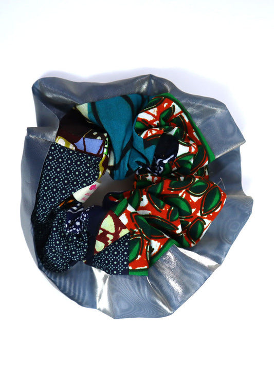 アフリカンプリントのパッチワークシュシュ・シャイニーシルバーのオーガンジーA