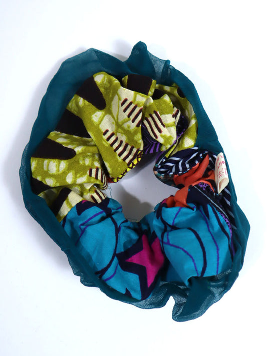 アフリカンプリントのパッチワークシュシュ・ターコイズのオーガンジーA