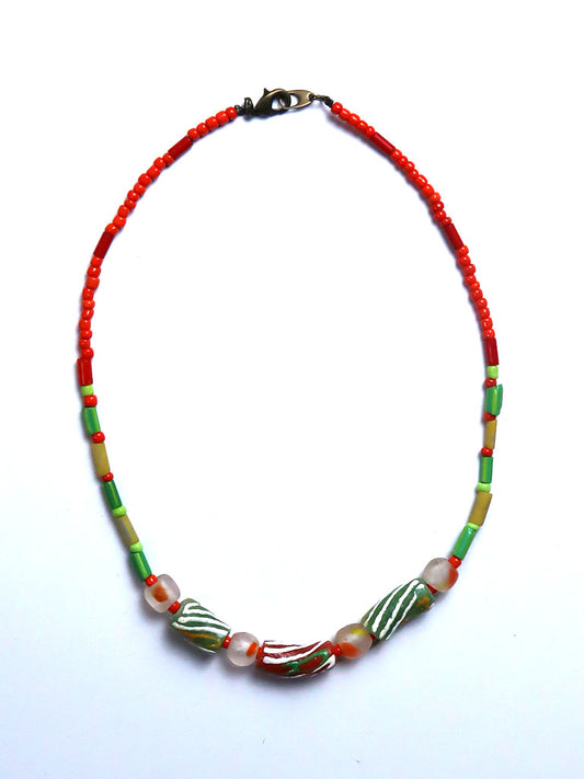 再生ガラスビーズのネックレス 5121b