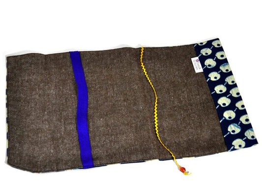 【単行本(四六判)用】アフリカンプリントのブックカバー・ブルー×ホワイトビーズ