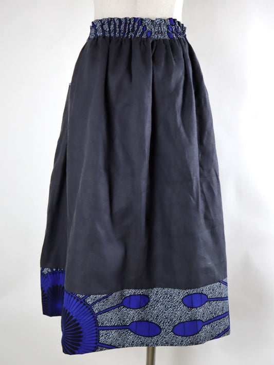 リネンのポケット付きギャザー切り替えスカート・ビッグフラワー(リネン色ネイビー)