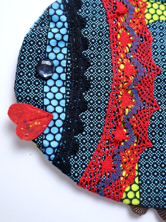 アフリカンプリントのお魚ポーチ・ブルードット