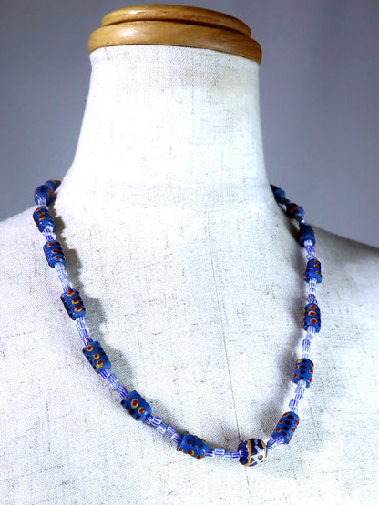 再生ガラスビーズのネックレス 5121a