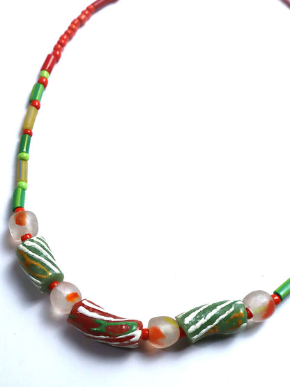 再生ガラスビーズのネックレス 5121b