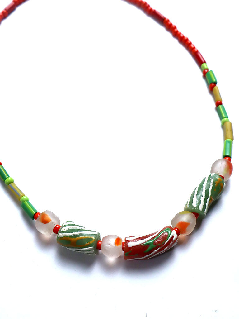 再生ガラスビーズのネックレス 5121b