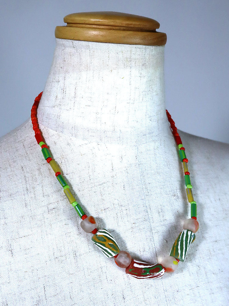 再生ガラスビーズのネックレス 5121b