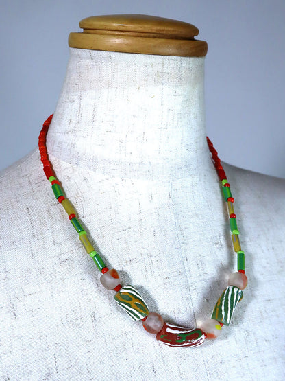 再生ガラスビーズのネックレス 5121b