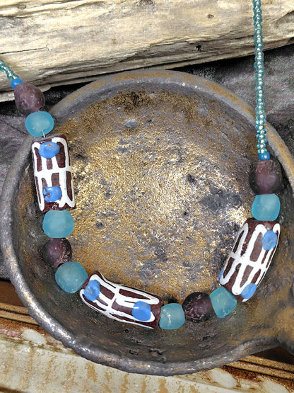 再生ガラスビーズのネックレス 5121d