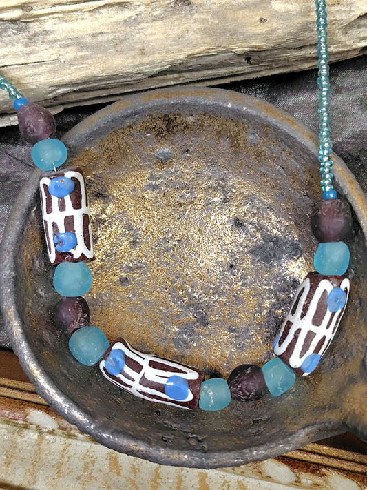 再生ガラスビーズのネックレス 5121d