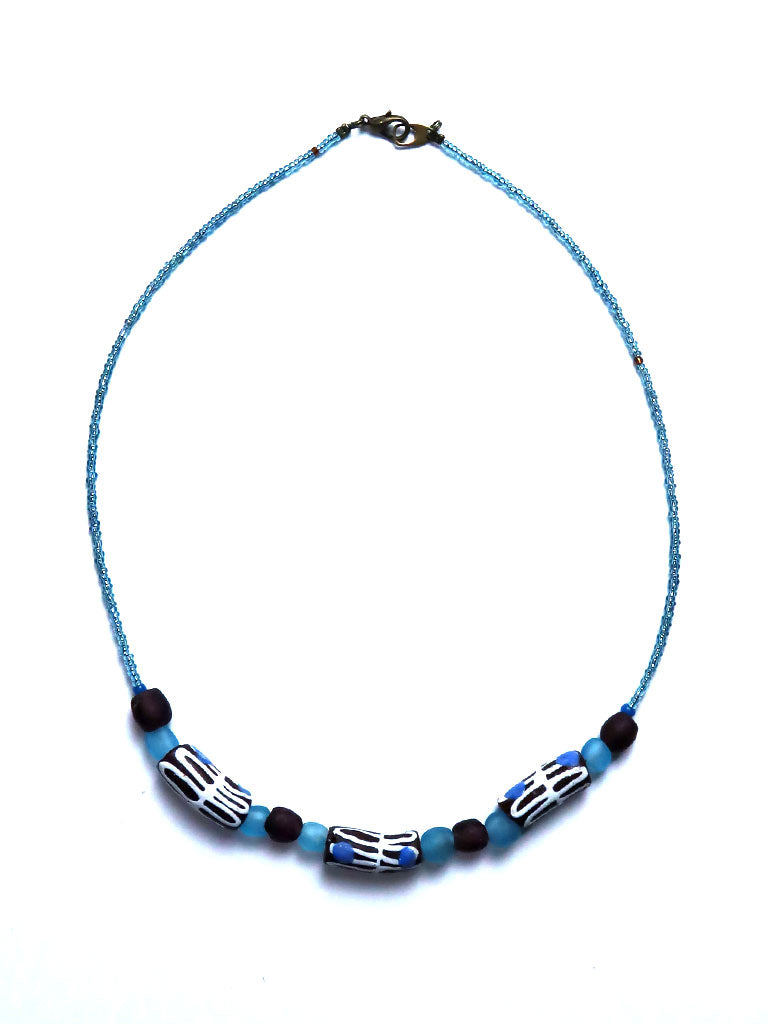 再生ガラスビーズのネックレス 5121d