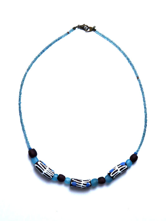 再生ガラスビーズのネックレス 5121d