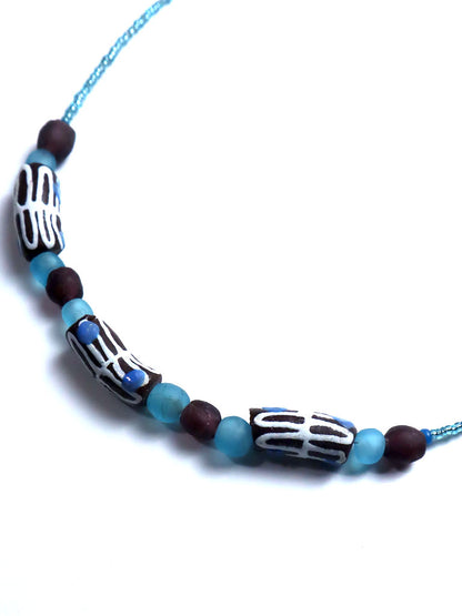 再生ガラスビーズのネックレス 5121d