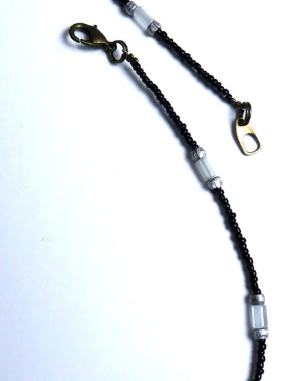 再生ガラスビーズのネックレス 5121e