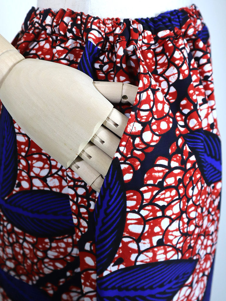 前後ポケット付きコクーンパンツ/レッド×ブルーの三つ葉