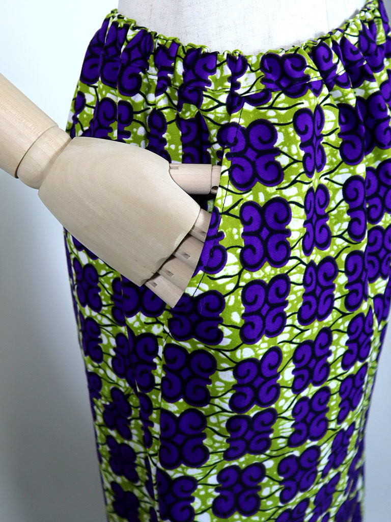 前後ポケット付きコクーンパンツ/グリーン×パープルスタンプ