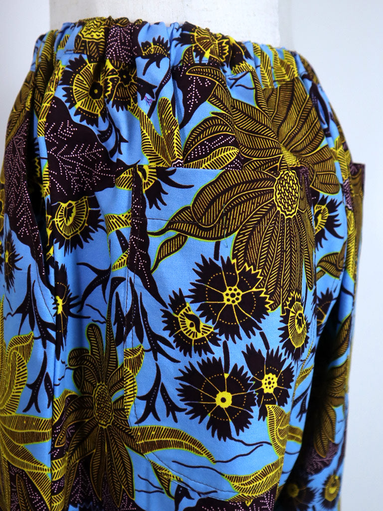 前後ポケット付きコクーンパンツ/ブルー×イエローフラワー