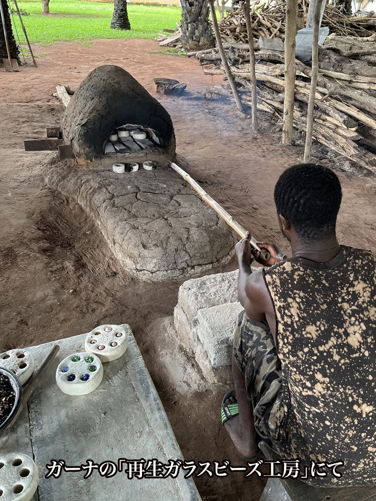 再生ガラスビーズのネックレス 5121d