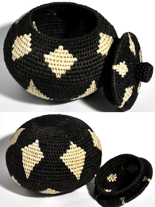 アフリカ(ジンバブエ)のサイザルバスケット/フタ付きポット型(壺)M・ブラック×ホワイト◇