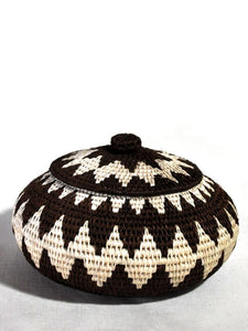 アフリカ（ジンバブエ）のサイザルバスケット/フタ付きポット型（壺）Ｌ・ブラウン＆ホワイトウェーブ