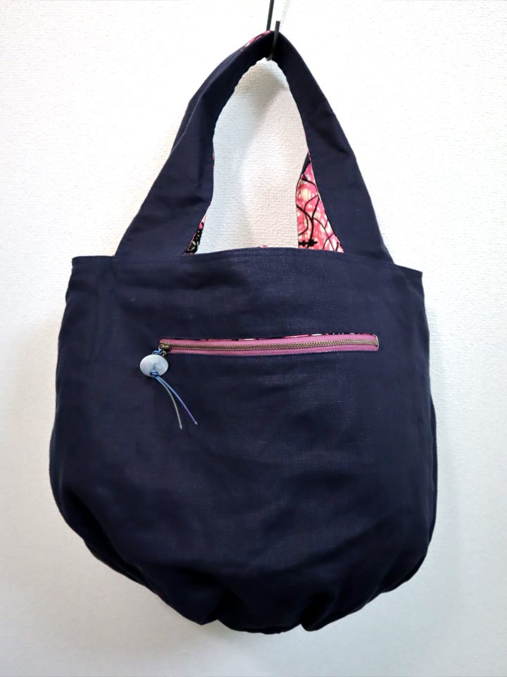 リネンのリバーシブルバッグ・ピンク×コークスクリュー（リネン色ネイビー）