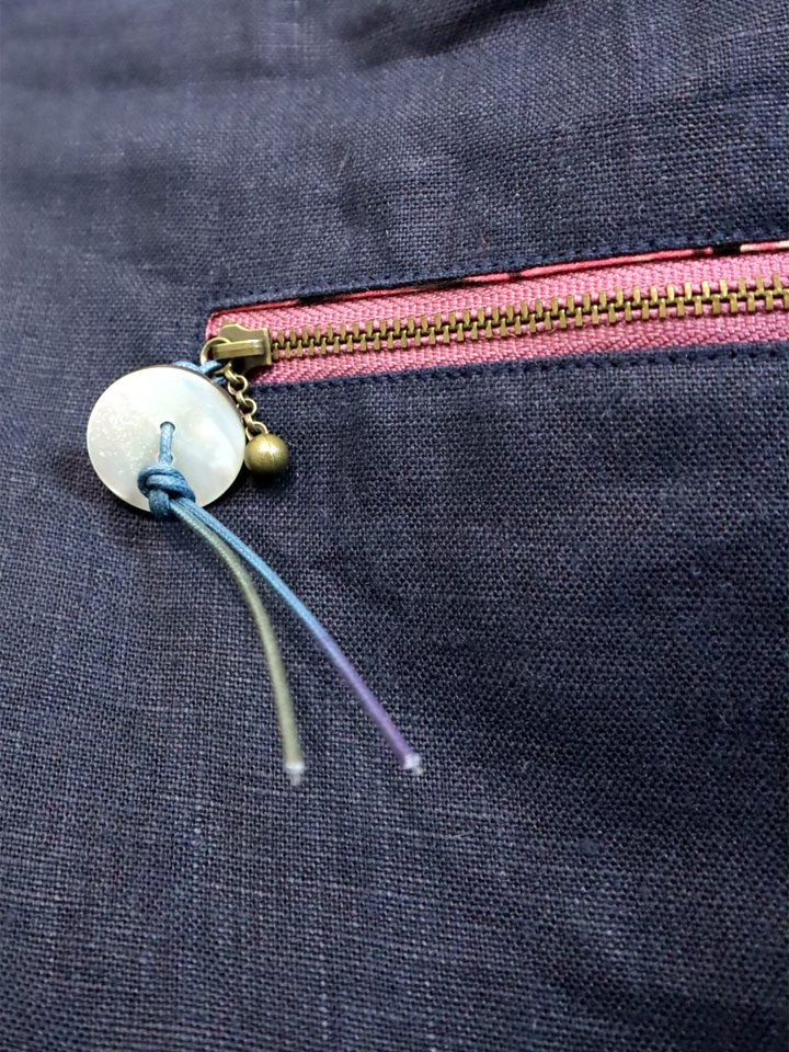 リネンのリバーシブルバッグ・ピンク×コークスクリュー（リネン色ネイビー）