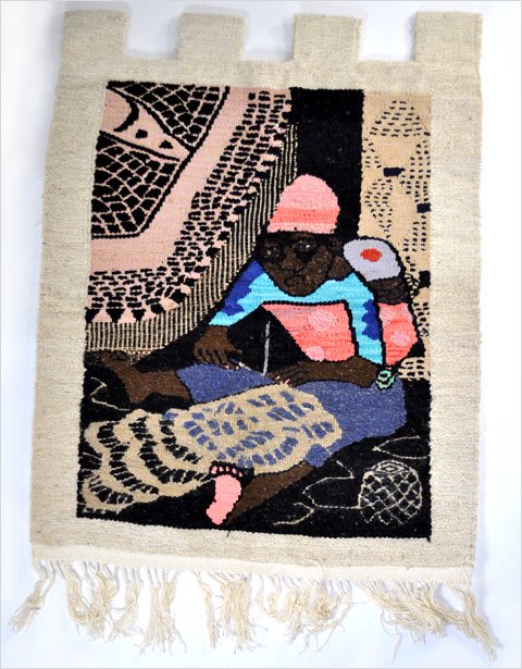 ジンバブエの手織りタペストリー・編む女性